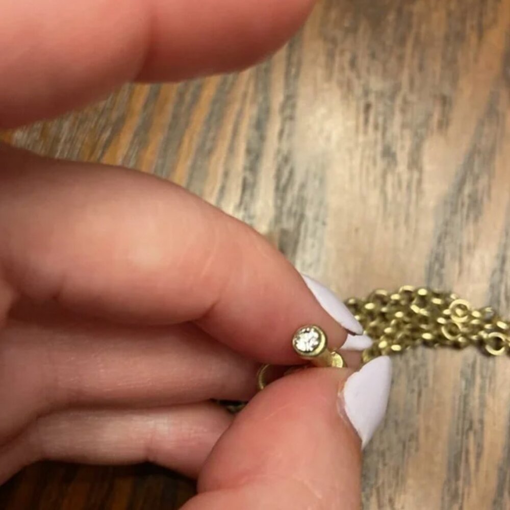 Gold Shell Pendant Necklace - Picture 3 of 4